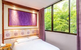 Hotel 165